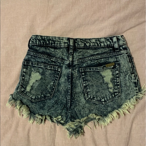 High-waisted short shorts, Dark wash - Picture 3 of 5